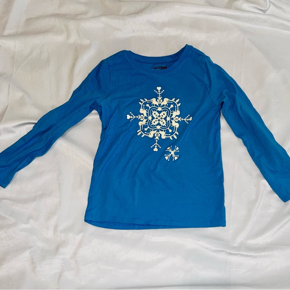 Cat & Jack Winter Snowflake White and Blue Long Sleeve Girls Shirt Size Small 6